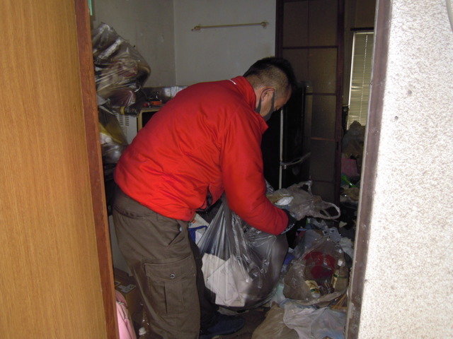 所沢市でゴミ部屋片付けは専門業者ゴミ屋敷清掃センターにご相談下さい。ゴミ部屋片付け・処分でお悩みの方解決致します。