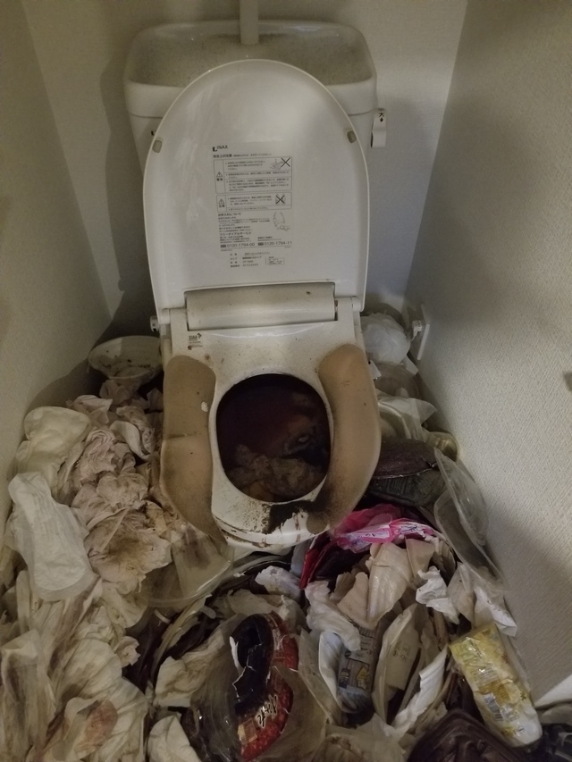 調布市ゴミ屋敷のトイレ清掃でお悩みの方お気軽にお問い合わせください。ゴミ屋敷清掃センターではトイレ清掃お任せ下さい。