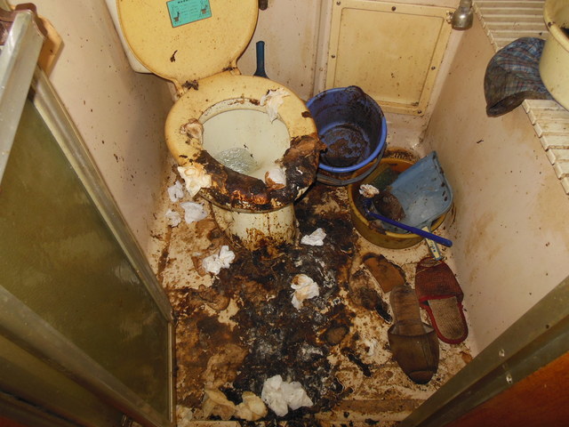 所沢市のお風呂やトイレのかなり汚れた掃除、清掃綺麗にしてお悩みを解決致します。