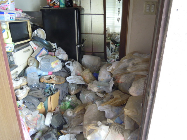 東京都調布市ゴミ部屋片付け・処分　ゴミ処分はゴミ屋敷清掃センターにご相談下さい。