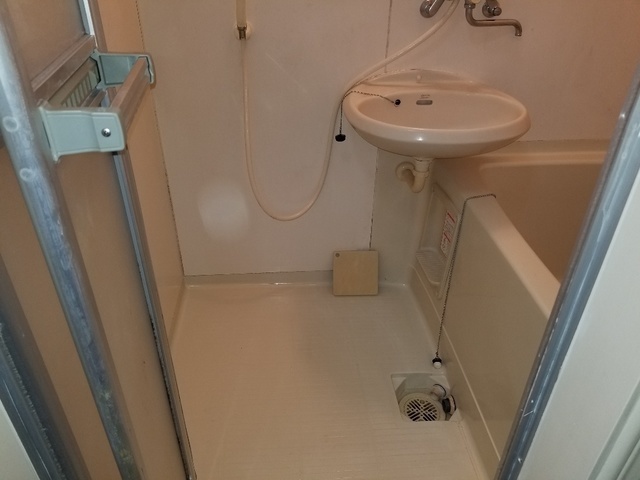 人糞で汚れたトイレ清掃はゴミ屋敷清掃センターにお任せ下さい。