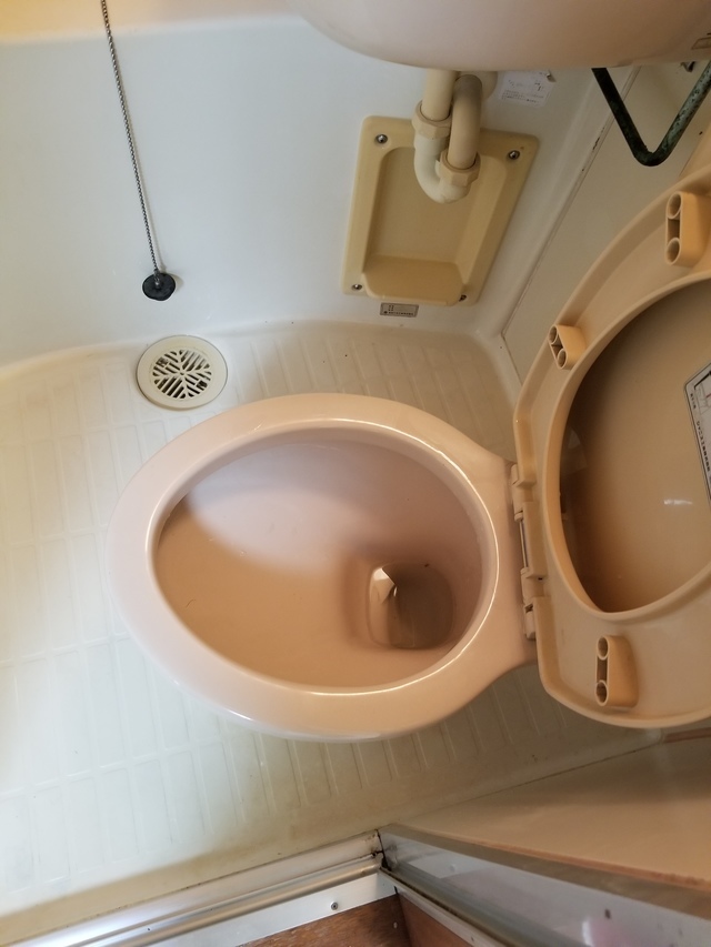 江戸川区でトイレをきれいに清掃致しました。