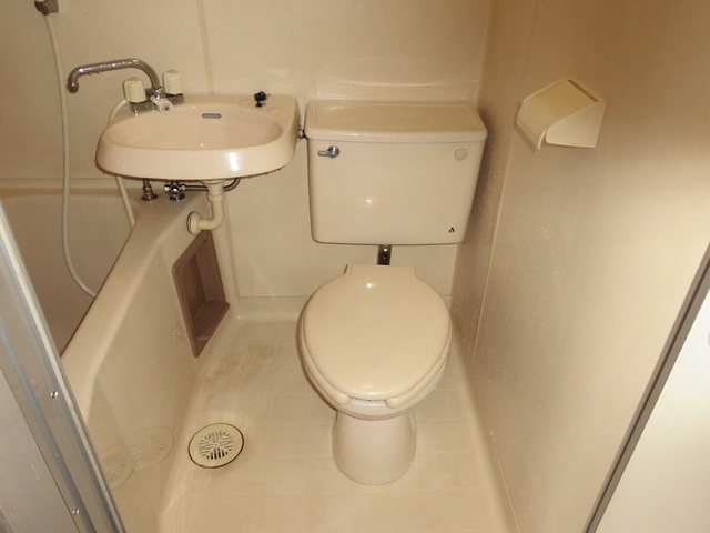 汚れたトイレ清掃片付け掃除