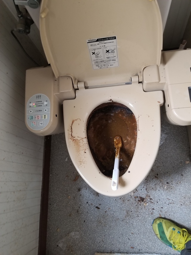 国立市でトイレの配管詰まり解消はゴミ屋敷清掃センターにご相談下さい。