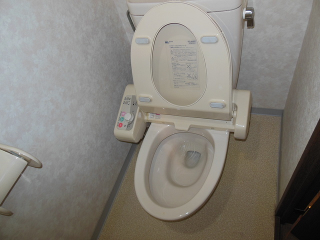 人糞で汚れたトイレ清掃はゴミ屋敷清掃センターにお任せ下さい。