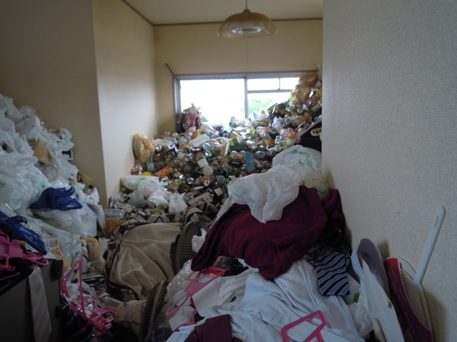 埼玉県和光市ゴミ屋敷清掃センターお見積りは無料です。お問合せから3営業日以内にお見積り結果をご連絡いたします。まずはお電話もしくはお問合せフォームからお気軽にご相談ください。