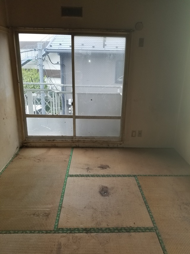 府中市のゴミ部屋片付けや糞尿の片付けは大変な作業ですがゴミ屋敷やゴミ部屋でお悩みの方ゴミ屋敷清掃センターにご相談下さい。