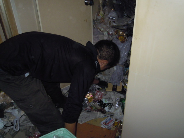 ゴミ屋敷清掃センターはゴミ屋敷、ゴミ部屋の悩みを解決致します。